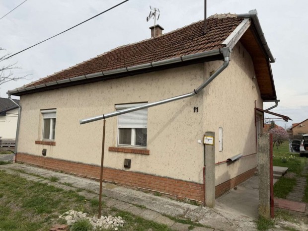 Elad� 85 nm-es Csal�di h�z Gyula Kod�ly Zolt�n utca 11