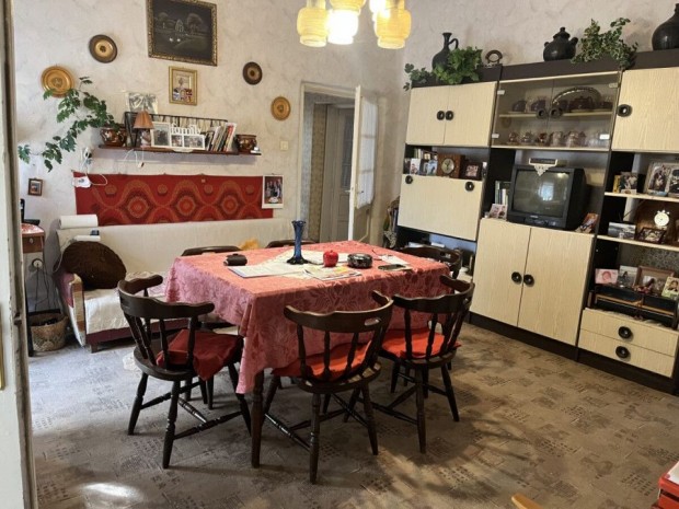 Elad� 85 nm-es Csal�di h�z N�dudvar