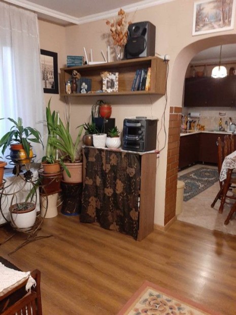 Elad� 85 nm-es Fel�j�tott Ikerh�z Debrecen