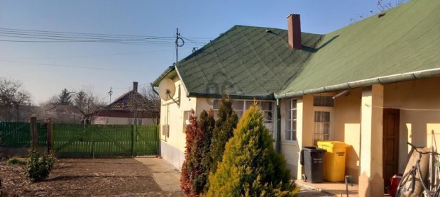 Eladó 85 nm-es ház Egyek