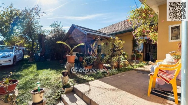 Elad� 85 nm-es h�z Felcs�t