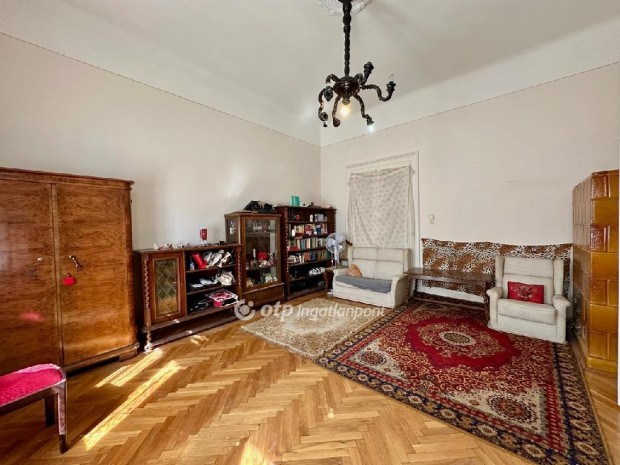 Elad� 85 nm-es lak�s Nagyk�r�s