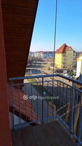 Elad� 85 nm-es lak�s Szolnok