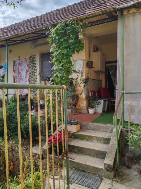 Elad� 86 nm-es Fel�j�tand� Csal�di h�z Nemesap�ti