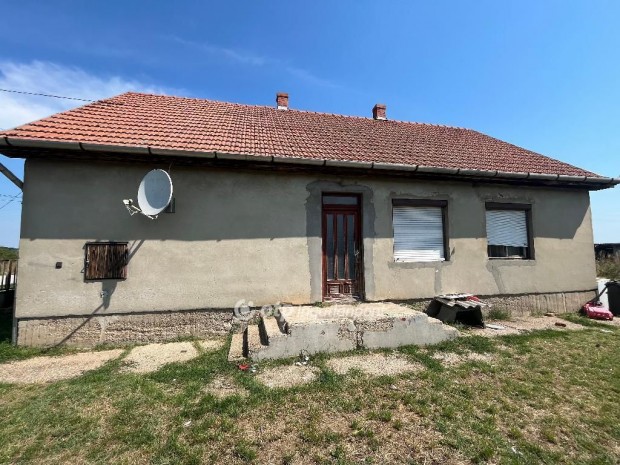 Elad� 86 nm-es h�z Balmaz�jv�ros