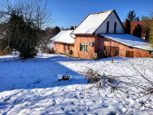 Elad� 86 nm-es h�z Kapoly