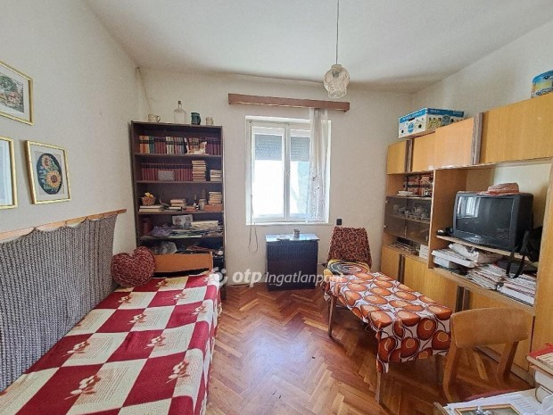 Elad� 86 nm-es h�z Kunhegyes