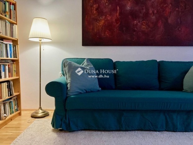 Elad� 86 nm-es lak�s Visegr�d