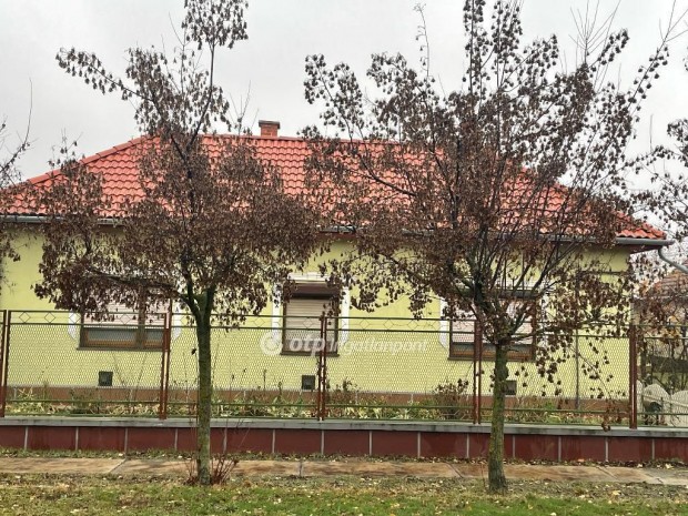 Elad� 87 nm-es h�z Cserkesz�l�