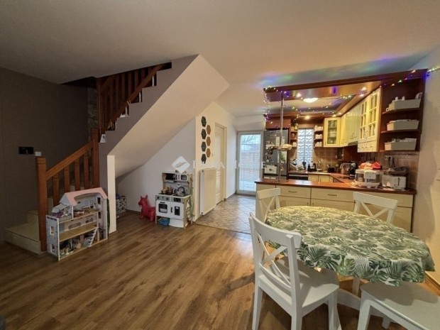 Elad� 87 nm-es h�z �ll�