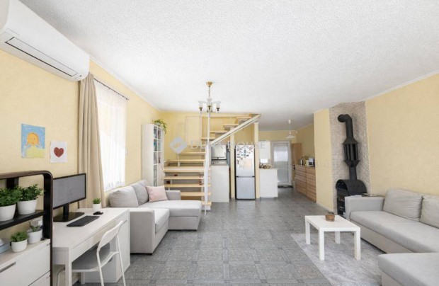 Elad� 89 nm-es h�z Fels�pakony #5167882