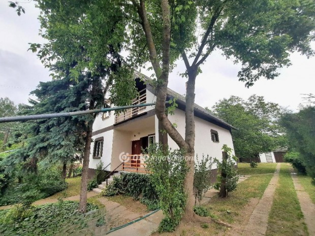 Elad� 89 nm-es h�z Szolnok