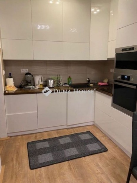 Elad� 89 nm-es lak�s Debrecen