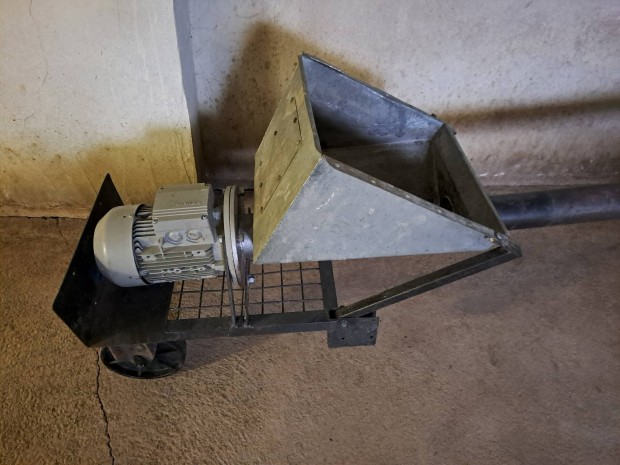 Elad 8.5 mter hossz takarmnyszllt csiga