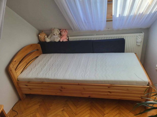 Eladó 90*200-as, ágyneműtartós fenyőágy rottex matraccal