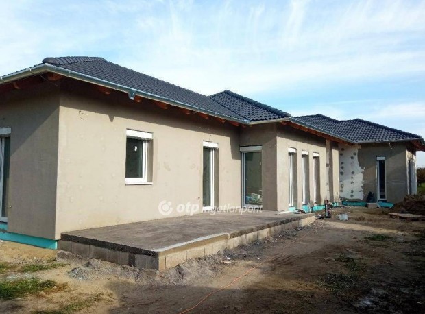 Elad� 90 nm-es h�z Pusztaszabolcs #5124965