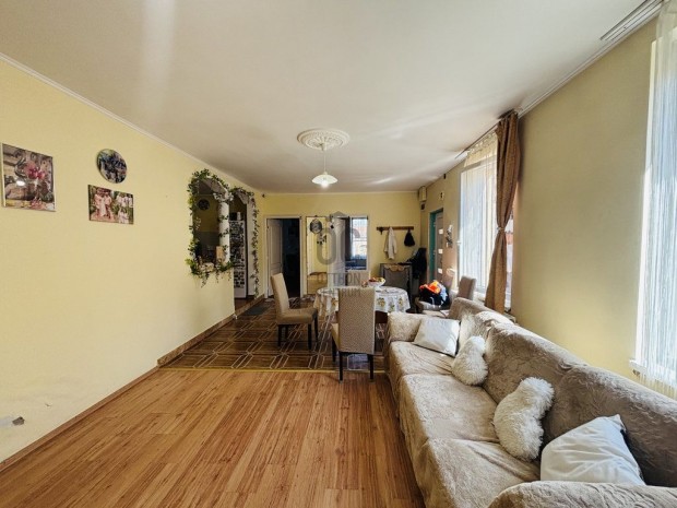 Elad� 90 nm-es lak�s Cegl�d