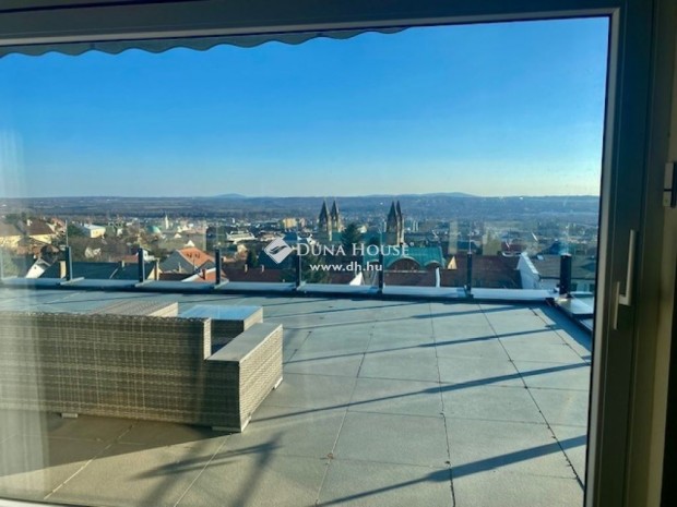 Elad� 90 nm-es lak�s P�cs