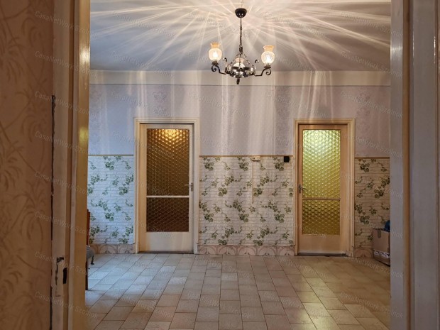 Elad� 91 nm-es csal�di h�z Kengyel f�utc�j�n!