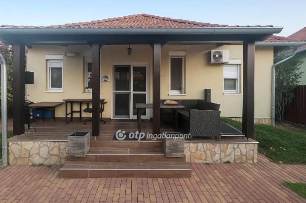 Elad� 91 nm-es h�z Szigetszentmikl�s