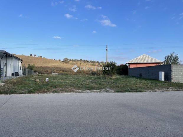 Elad� 927 nm-es telek V�rpalota