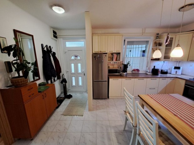 Elad� 92 m2-es mecsekoldali 4 szob�s lak�s gar�zzsal!