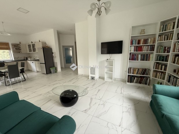 Elad� 92 nm-es h�z Esztergom