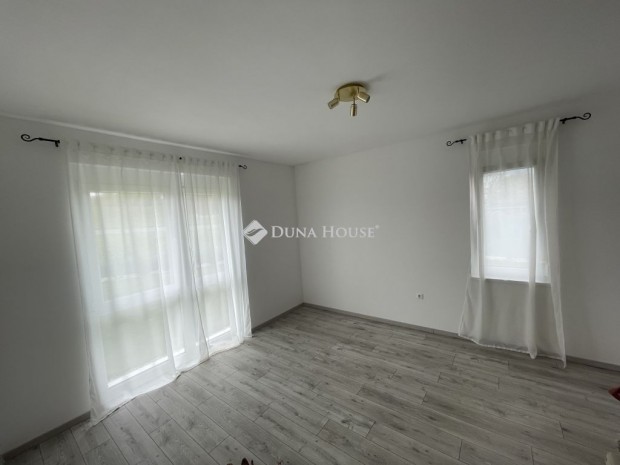 Elad� 92 nm-es lak�s P�cs