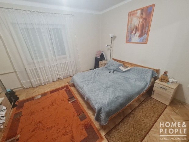 Elad� 93 nm-es Fel�j�tott Csal�di h�z H�dmez�v�s�rhely