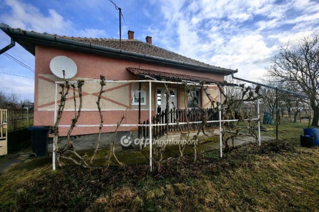 Elad� 93 nm-es h�z Bucsa