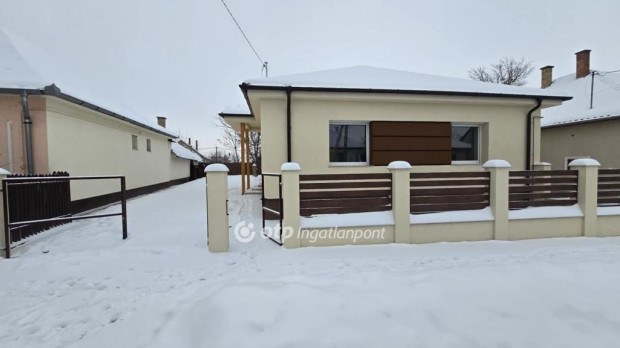 Elad� 93 nm-es h�z Hajd�szoboszl�