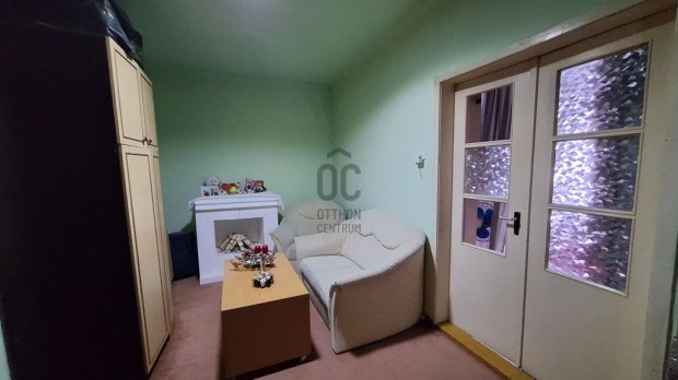 Elad� 93 nm-es h�z Pilis