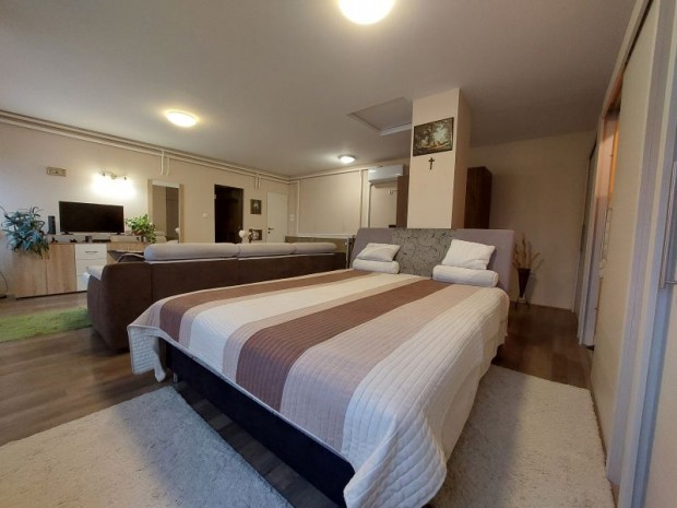 Elad� 93m2-es, teraszos csal�di h�z Aranyhegyen.