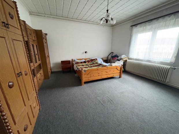 Elad� 94 nm-es Csal�di h�z �si