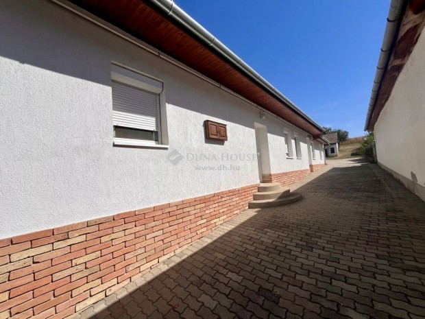 Elad� 94 nm-es h�z Sz�r