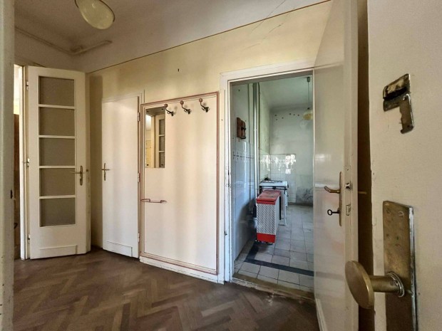 Elad� 95 m2 h�z 255 m2 telekkel Budapest Zugl� T�r�k�r