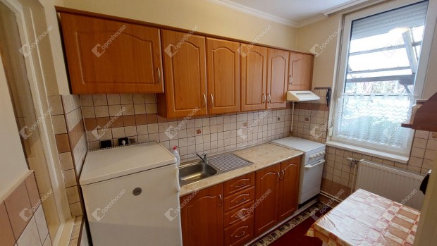 Elad� 96 nm-es h�z Oroszl�ny