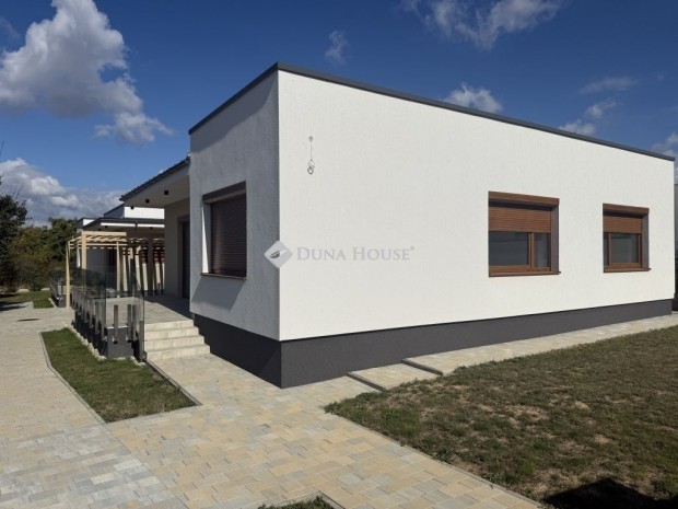 Eladó 96 nm-es ház Pécs