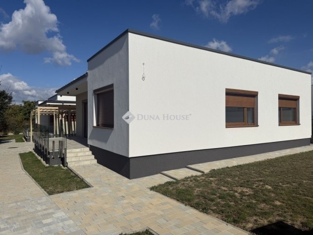 Elad� 96 nm-es h�z P�cs