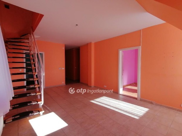 Elad� 96 nm-es lak�s Szolnok