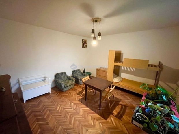 Elad� 97 nm-es h�z Eger