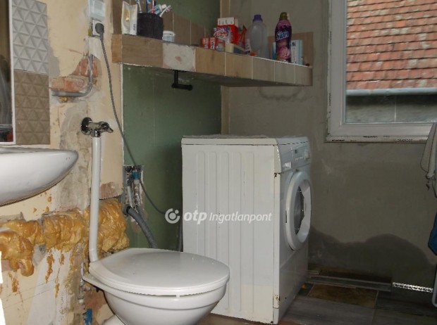 Elad� 97 nm-es h�z Gy�ngy�starj�n