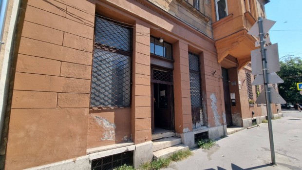 Elad� 99 m2-es �zlethelyis�g