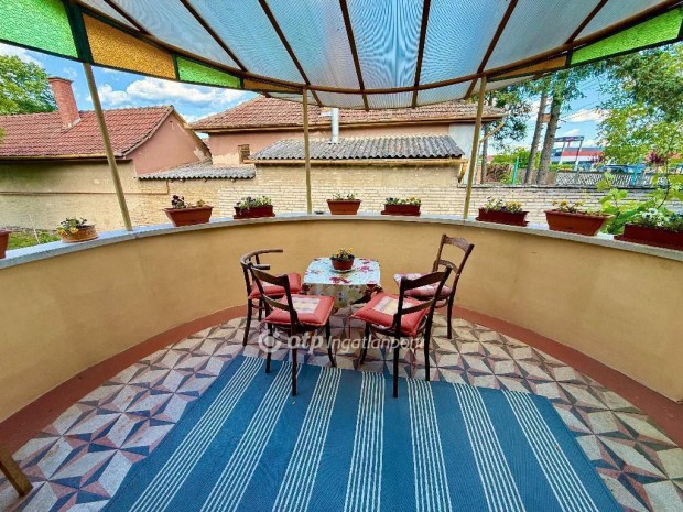 Elad� 99 nm-es h�z Cegl�d