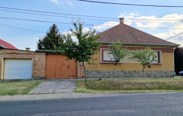 Elad� 99 nm-es h�z Cegl�d