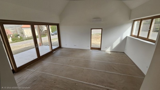 Elad� 99 nm-es h�z Fels�t�rk�ny