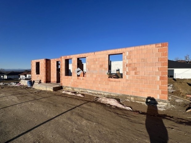 Elad� 99 nm-es h�z �rbotty�n