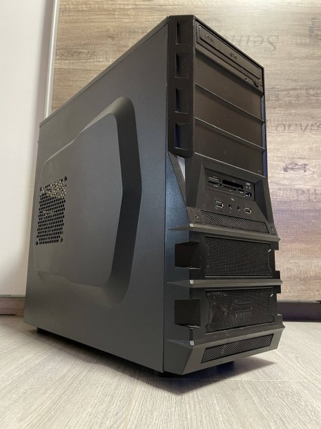 Elad AMD A8 4magos PC (16GB Ram, SSD , HDD, R5770)