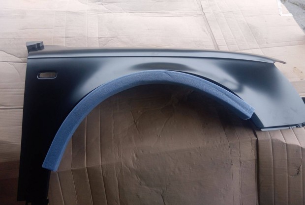 Elad� AUDI a4 jobb s�rv�d�