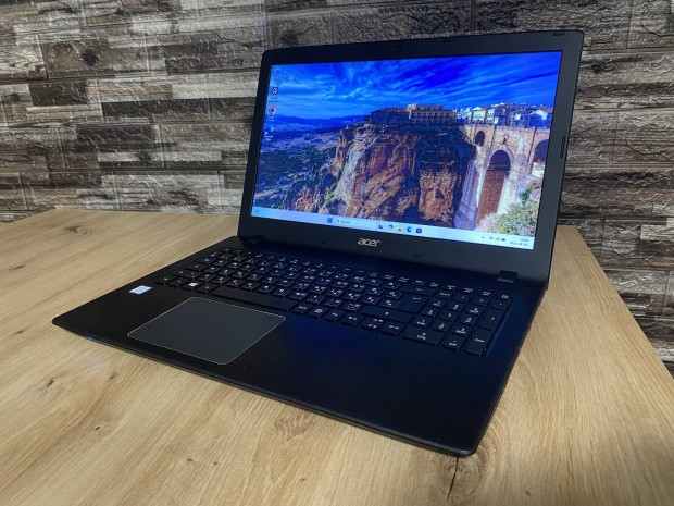 Eladó Acer 6gen i3 laptop (4GB DDR4, SSD, 15.6")
